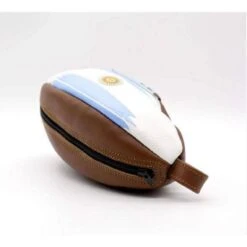 ALL SPORT VINTAGE - Trousse De Toilette Rugby - Marron Et Drapeau Argentin. 5 ALL SPORT VINTAGE - Trousse De Toilette Rugby - Marron Et Drapeau Argentin. -Plein Air Pêche Magasin all sport vintage trousse de toilette rugby marron et drapeau argentin 1